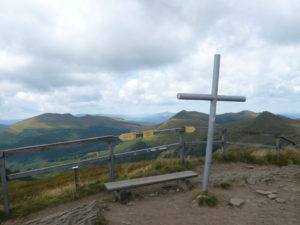 kovový kříž na vrcholu Halicz (1333 m)