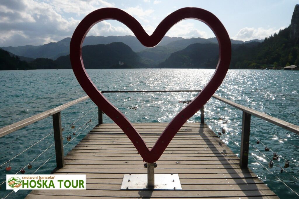 Srdce na břehu jezera Bled