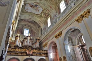 Barokní interiér baziliky