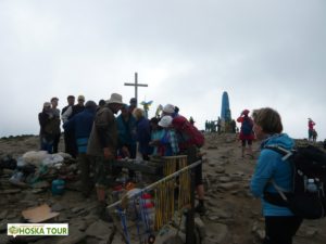Prodej suvenýrů na Hoverle, nejvyšší vrchol Ukrajiny