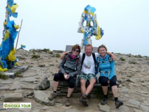 Radost u trojzubce na vrcholu Hoverla (2061 m)