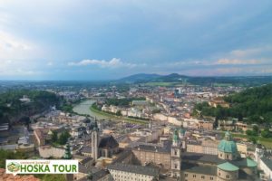 Výhled na historické centrum Salzburgu z pevnosti