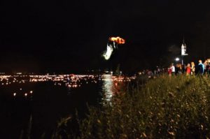 Svíčky na jezeře Bled