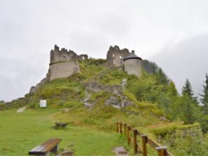 Turistika v okolí Zugspitze - zřícenina hradu Ehrenberg