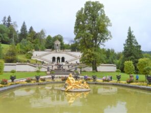Turistika v okolí Zugspitze - zahrady zámku Linderhof