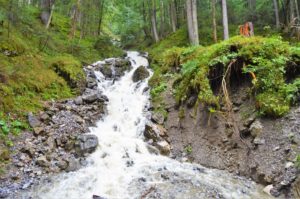 Turistika v okolí Zugspitze - přítok jezera Eibsee