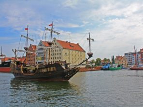 Loď v gdaňském přístavu