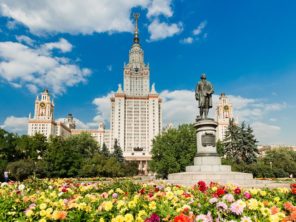 Moskva - Státní univerzita a Lomonosův pomník