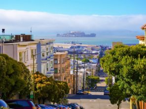 San Francisco - ulice směrem na Alcatraz