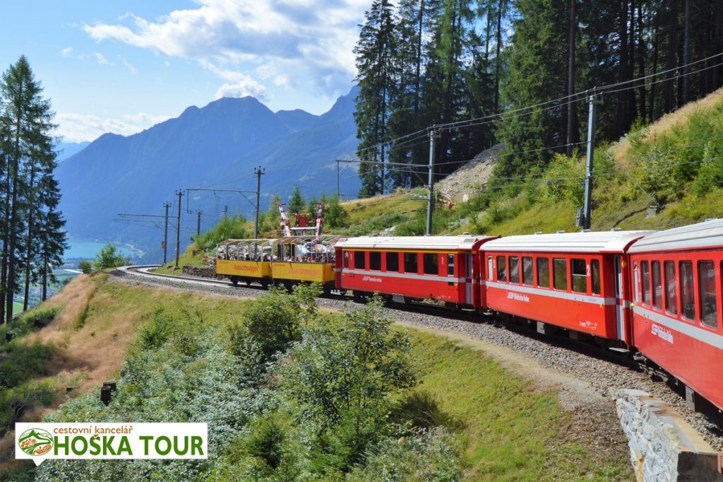 Bernina Pass - horský vlak do švýcarského sedla
