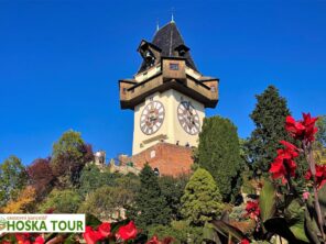 Graz - Hodinová věž Uhrturm na hradním návrší Schloßberg