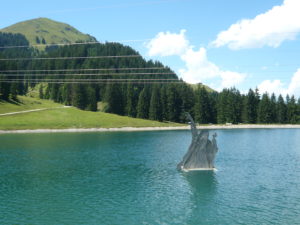 jezero Filzalmsee (1300 m) s obrem