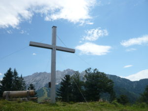 kříž na vrcholu Brentenjoch (1273 m)