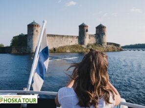 Jezero u hradu Olavinlinna ve městě Savonlinna - poznávací zájezdy do Finska