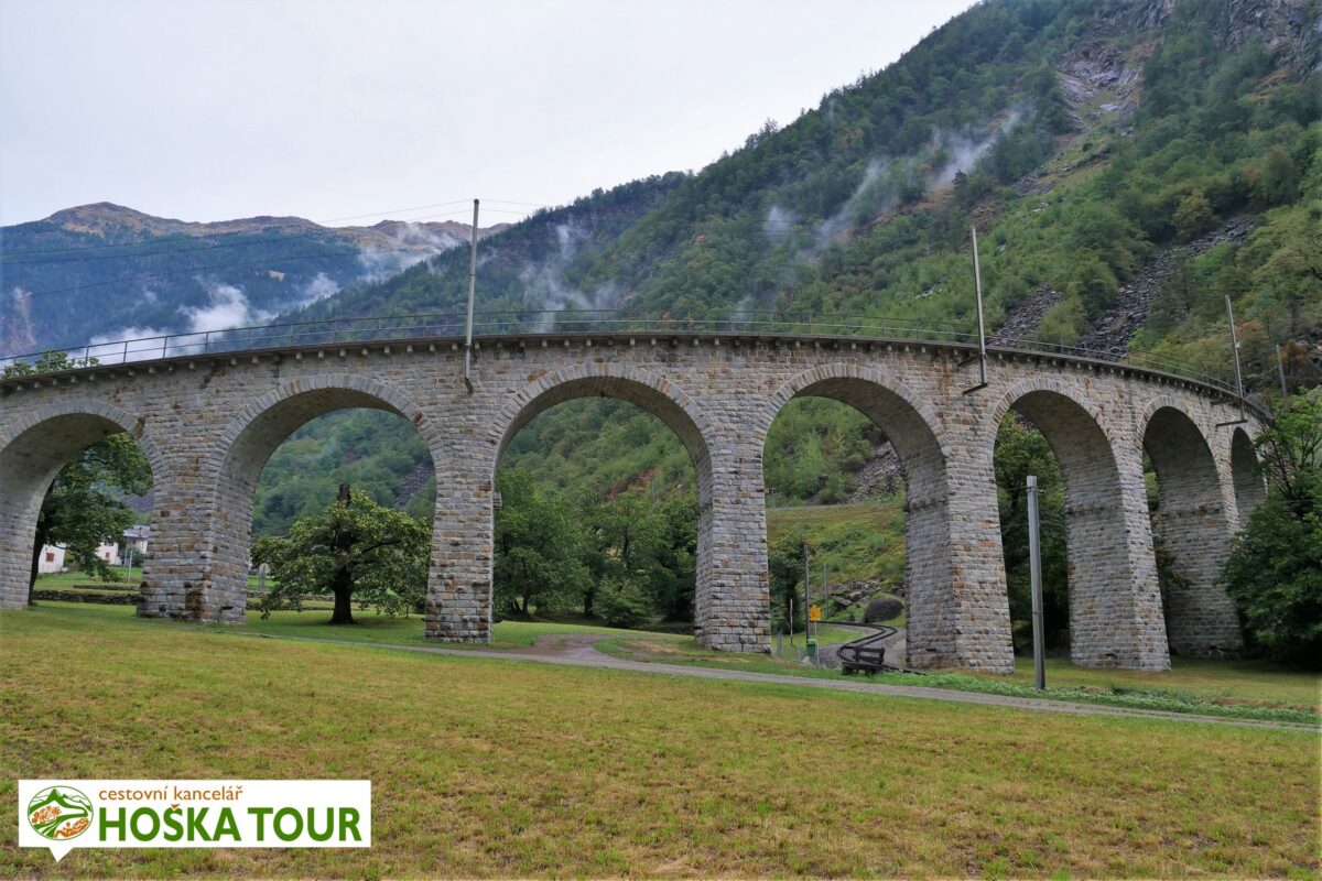 Kruhový viadukt Brusio pod sedlem Bernina
