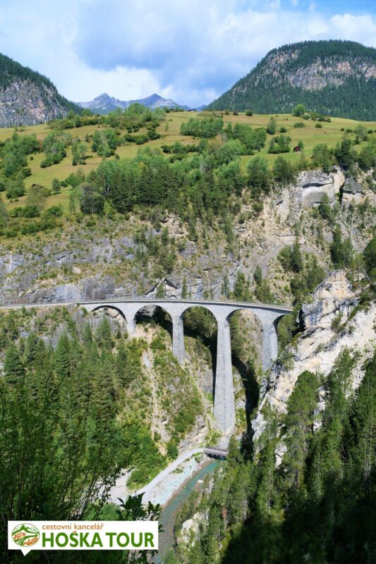Most Landwasserviadukt - železniční trať Albula ve Švýcarsku