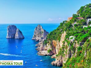Pobřeží na ostrově Capri - poznávací zájezdy do Itálie