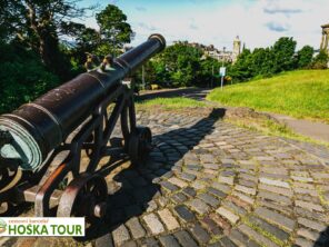 Portugalský kanón na vrcholu Calton Hill v Edinburghu - poznávací zájezd do Skotska