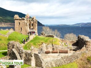 Hrad Urquhart u jezera Loch Ness - letecký poznávací zájezd do Skotska