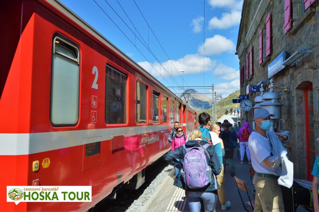 Stanice Ospizio Bernina - poznávací zájezdy vlakem do Švýcarska
