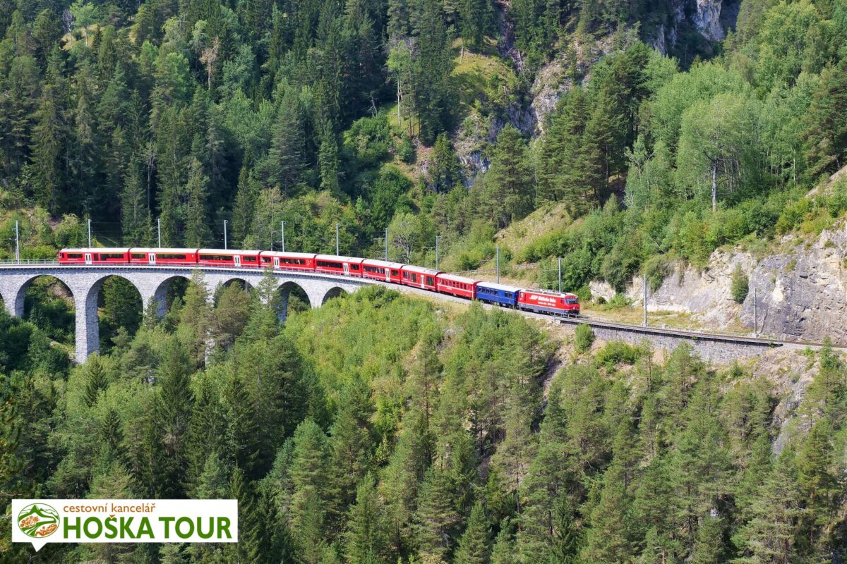Švýcarská železnice - vlak na trati Albula