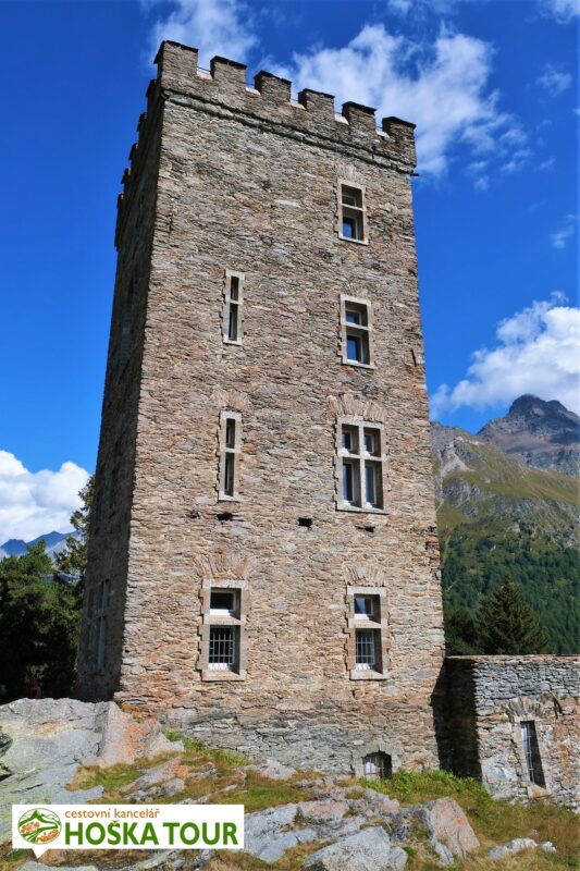 Torre Belvedere - vyhlídka nad obcí Maloja