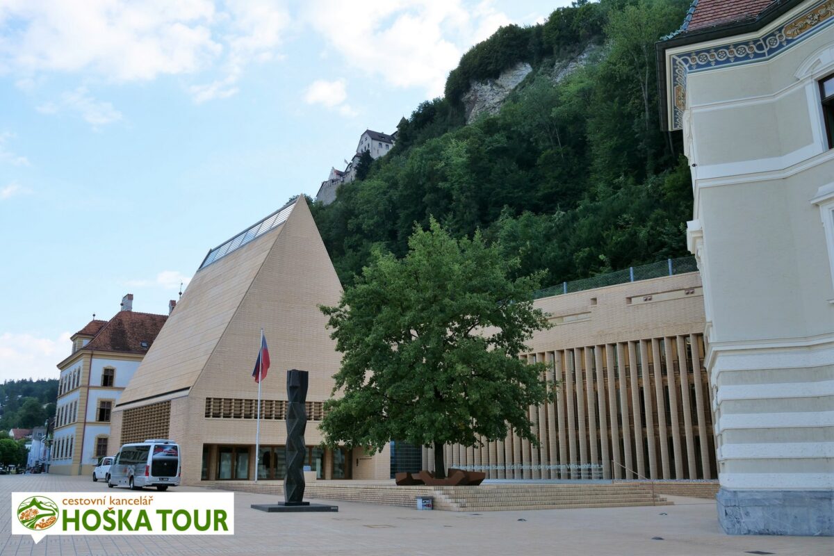 Vaduz - Lichtenštejnský parlament a hrad