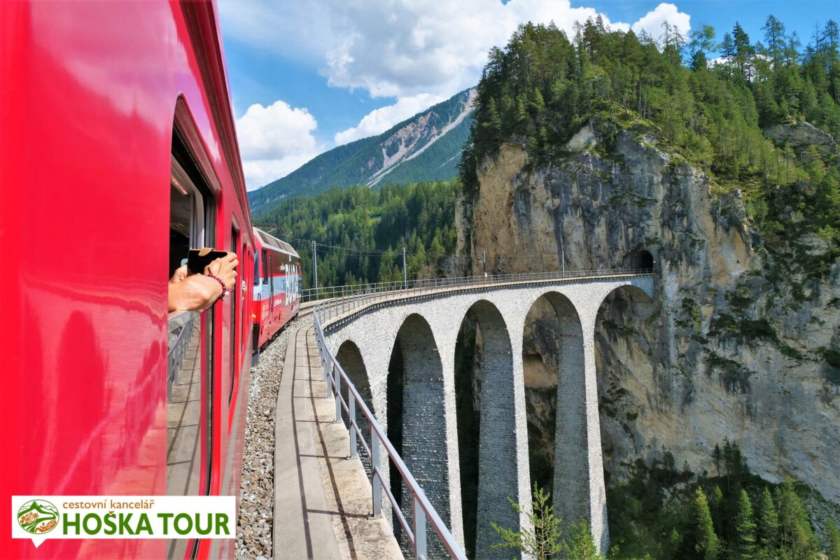 Vlaky ve Švýcarsku - přejezd vlakem po mostě Landwasserviadukt