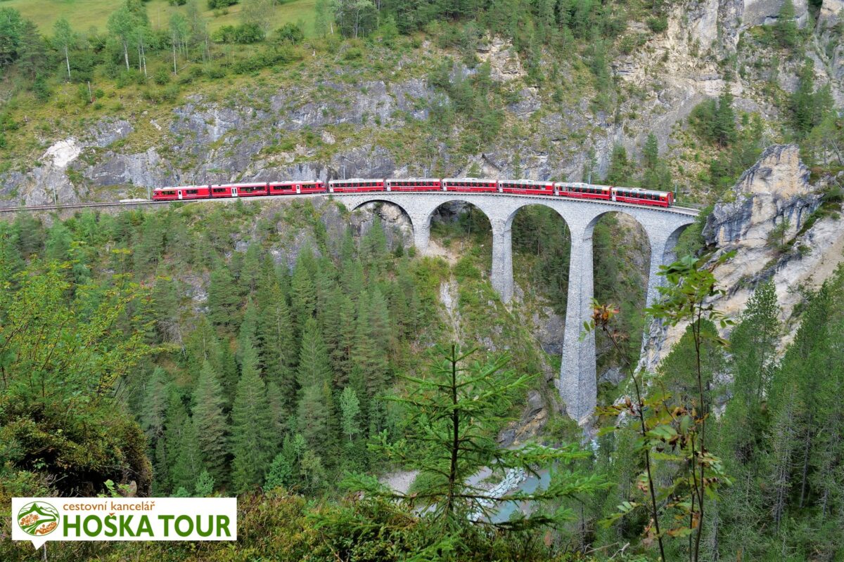 Železniční most Landwasserviadukt na trati Albula ve Švýcarsku